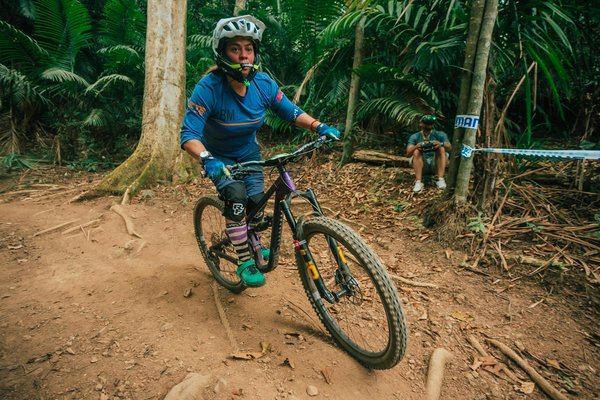 Histoire des maillots de basket : un reflet de l'époque